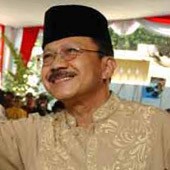 Foke Beri Penghargaan Siswa Berprestasi