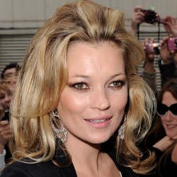 Kate Moss-Courtney Love Pernah Jadi Pasangan Lesbi