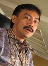 Aksi Dukungan dengan Bunga Mawar