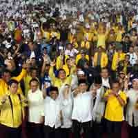 Pendukung CACAK Tumplek Blek di Gelora Pancasila