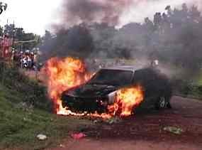 Ditinggal Nonton Offroad, Sedan Ford Terbakar