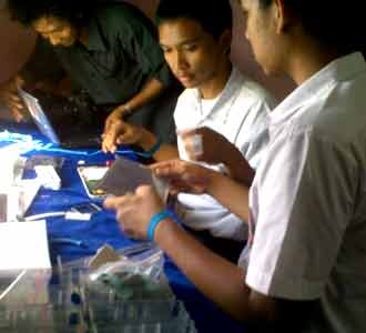 Mengintip Pabrik Laptop SMKN 26
