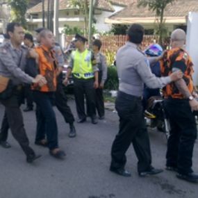 Dihadang Massa Berpakaian PP, Eksekusi Rumah di Naripan Batal