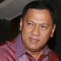 Datang Pertama Kali ke DPR, Agus Masih Pakai Alphard