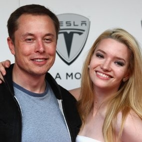 Gugat Cerai, Istri Bos Tesla Ingin Tesla Roadster
