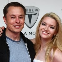 Gugat Cerai, Istri Bos Tesla Ingin Tesla Roadster