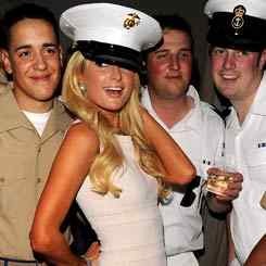 Paris Hilton Hibur Tentara AS