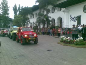 135 Jeep Dilepas di Gedung Sate
