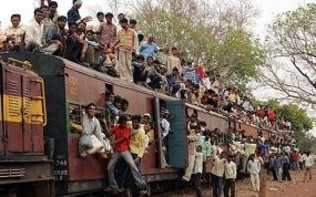 Pemberontak Sabotase Kereta Api di India, 25 Orang Tewas 