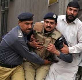 Pria Bersenjata Serang Dua Masjid di Pakistan, 56 Orang Tewas