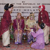 Seremoni Pernikahan Tradisional Indonesia Memukau di Athena