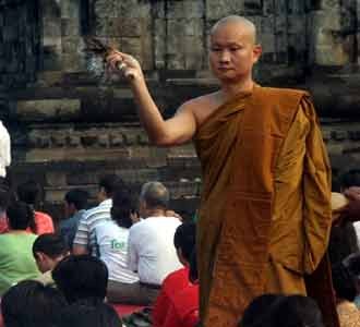 Umat Buddha Peringati Waisak