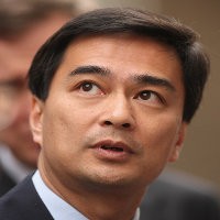 PM Abhisit Cabut Jam Malam di Bangkok & 23 Provinsi