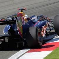 Vettel Melejit