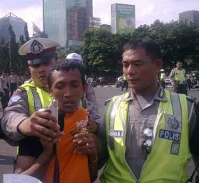 3 Suporter Persija Bawa Cutter, Gir, dan Samurai