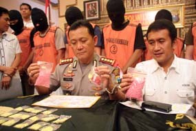 1.374 Ekstasi Diamankan dari Pecatan TNI dan Polri