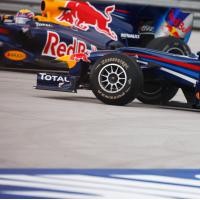 Vettel Rusak Red Bull, Hamilton Menang
