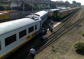 Perjalanan Dua Kereta Terganggu 