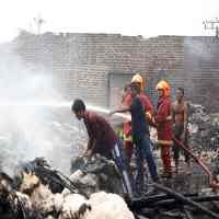 Gudang Kapuk Terbakar, Satu Orang Kritis