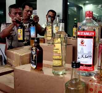Polisi Amankan Ribuan Botol Miras