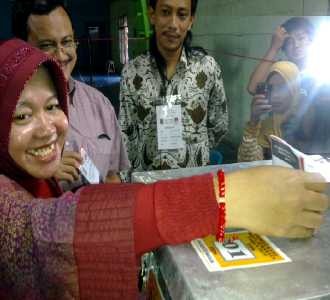 Tri Rismaharini Gunakan Hak Suaranya