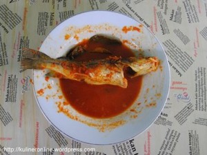 Menikmati Asam Pedas Baung di RM Nyak Aki Rumbai