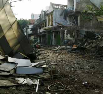 Ledakan Dasyat Rusak Belasan Rumah