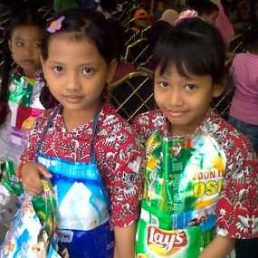 Baju dari Sampah Kini Digemari Siswa SD