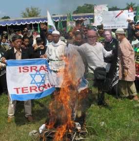 Di Solo, Ribuan Orang Gelar Tabligh Akbar Kecam Israel