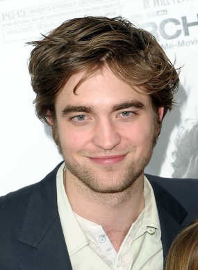 Dikejar Paparazzi, Robert Pattinson Ngumpet di Rumah Christina Aguilera