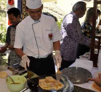 Mie Labu RI Diserbu Warga Tunisia