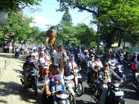 Rugikan Masyarakat, Aremania Dilarang Konvoi