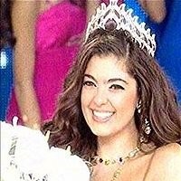 Miss Libanon 2009  Terpukau Permainan Angklung di Saung Udjo