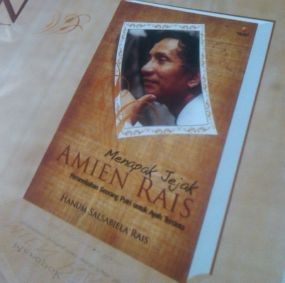 Menapak Jejak Amien Rais, Sebuah Memoar dengan Sentuhan Personal