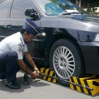 Angkasa Pura I Gembok 600 Mobil Saat Parkir Sembarangan 