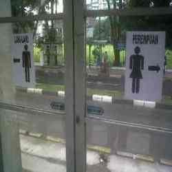 Tempat Sempit, Pria & Wanita Koridor I & IV Masih Berdesakan