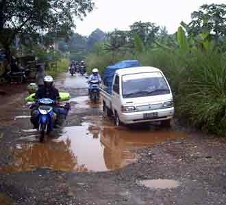 Jalan Benda Bekasi Rusak