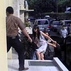 Keluar Mabes Polri, Ariel Diduga Rusak Kamera Wartawan