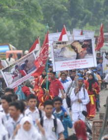 Ratusan Anak Berpawai Tolak Pekerja Anak