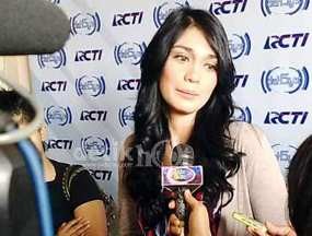 Luna Maya Tetap Dikontrak Djarum Meski Ada Gosip Video Porno
