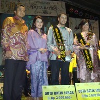 Dede: Duta Batik Bisa Bikin Batik Jadi Gaul