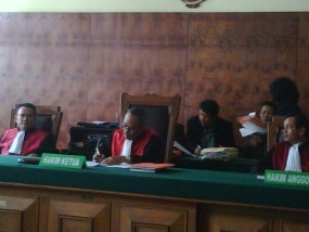 Sidang Putusan Gugatan Raymond Dihadiri Satgas Anti-Mafia Hukum