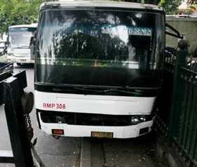 Dua Bus Tabrakan di Solo, 1 Orang Tewas