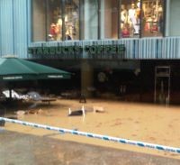 Diterjang Banjir, Orchad Road Jadi Trending Topic di Twitter