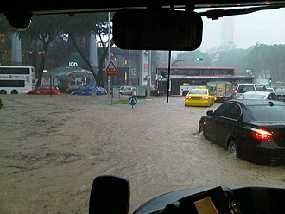 Hujan Lebat, Orchard Road Singapura Banjir