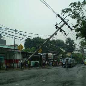 Tiang Dievakuasi, Lalin Kedoya Kembali Normal
