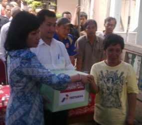 Santuni Korban Ledakan Elpiji, Dirut Pertamina Menangis