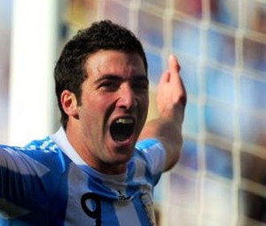 Higuain, Argentina Ketiga yang Cetak Hat-trick