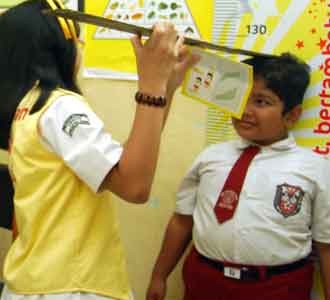 Serunya Jadi Dokter Kecil