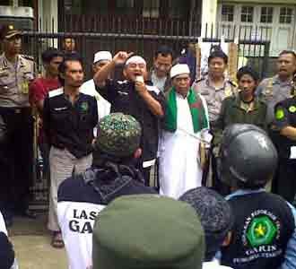 Rumah Ariel di Bandung Didemo